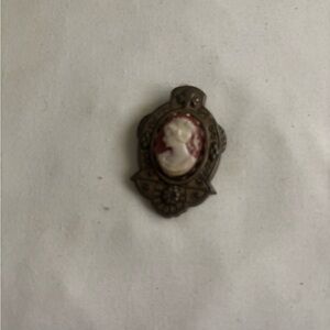 Vintage Cameo Brooch with Floral Detail